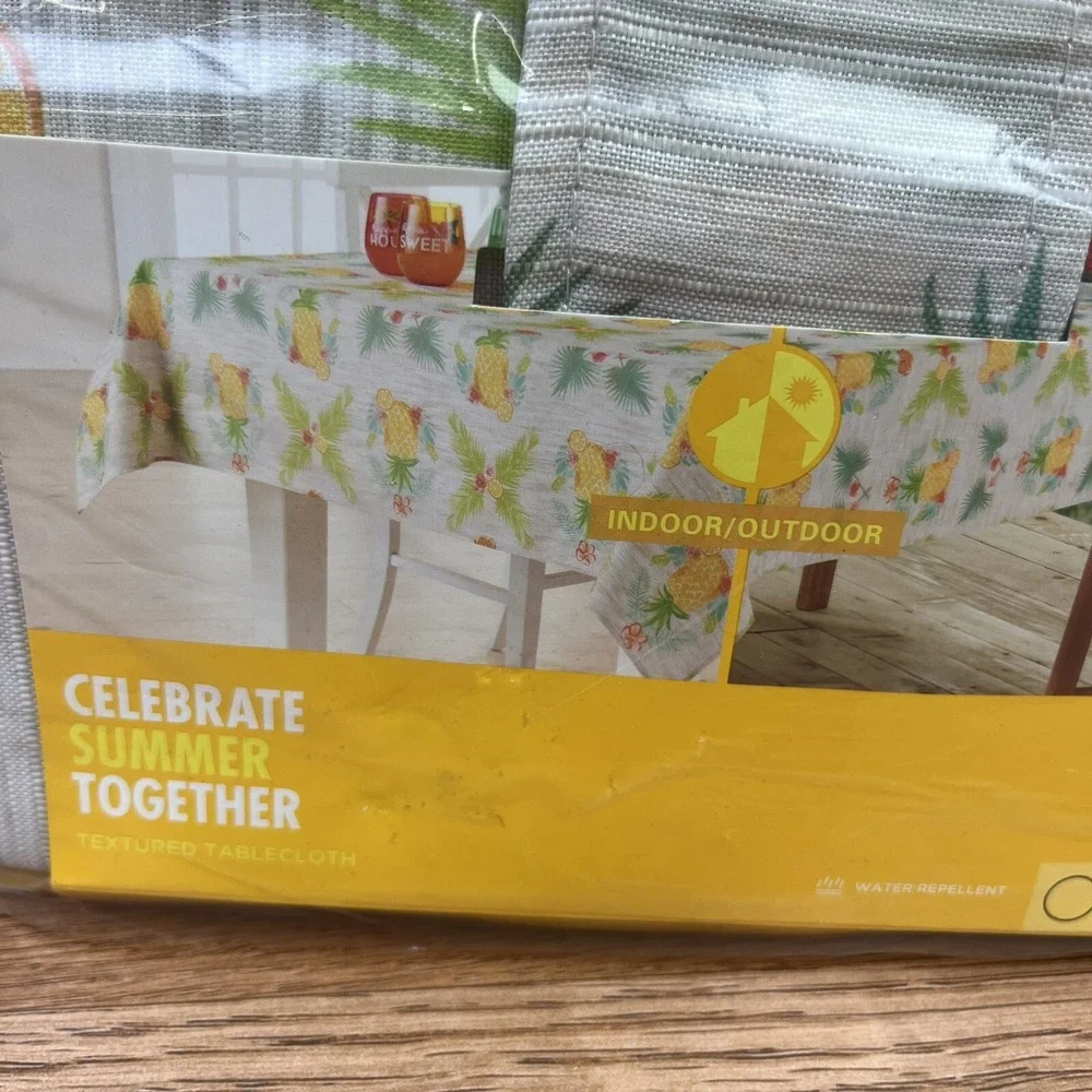 Celebrate Summer Together 70‎ in Round Tablecloth Pineapples Indoor/Outdoor NEW